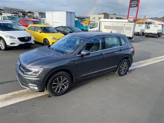 2017 Volkswagen Tiguan - Thumbnail