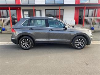 2017 Volkswagen Tiguan - Thumbnail