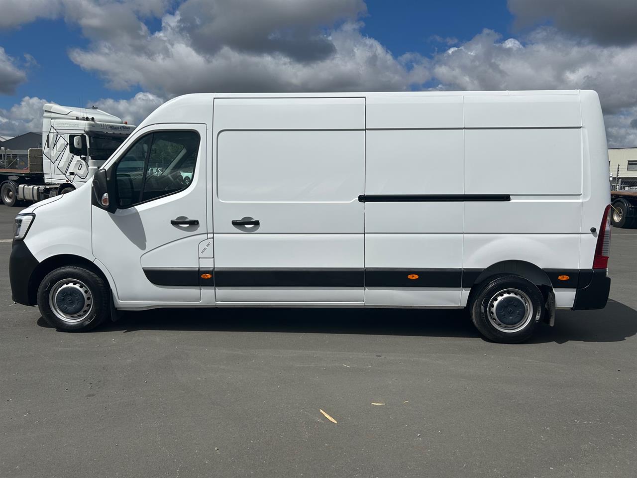 2022 Renault Master