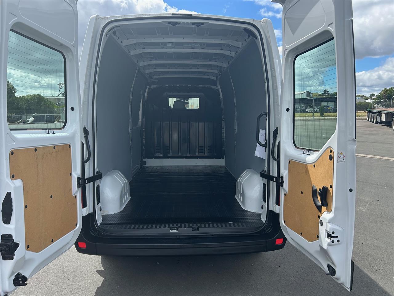 2022 Renault Master