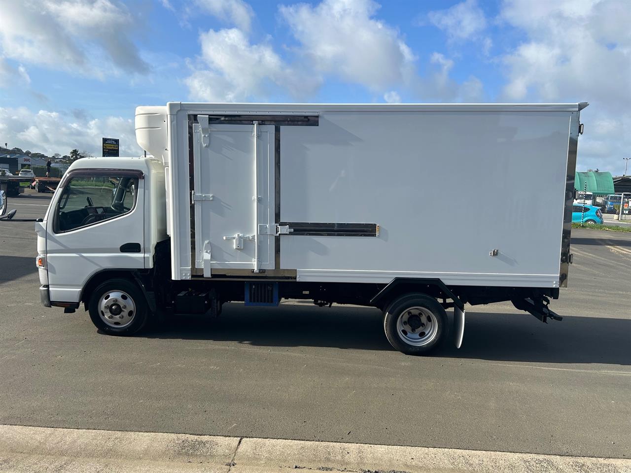 2011 Mitsubishi Canter